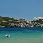 Yalos - Superb Luxurious Duplex At The Seaside شقة